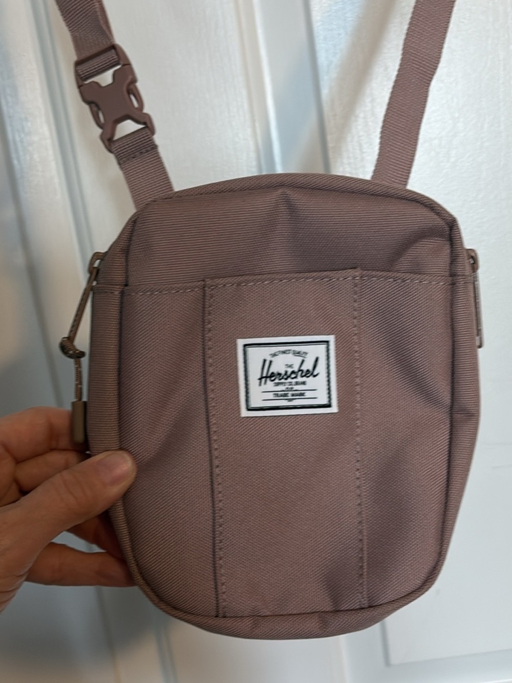 Herschel Supply Company Small Crossbody Bag in Dusty Mauve